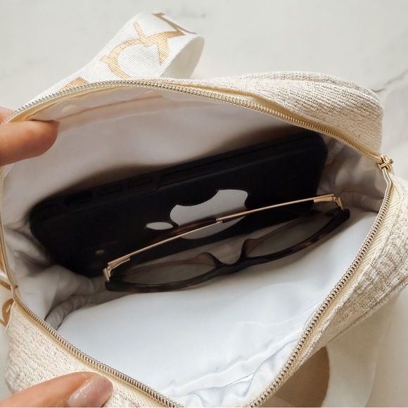 Chanel Beaute GWP Crossbody - Picture 9 of 10